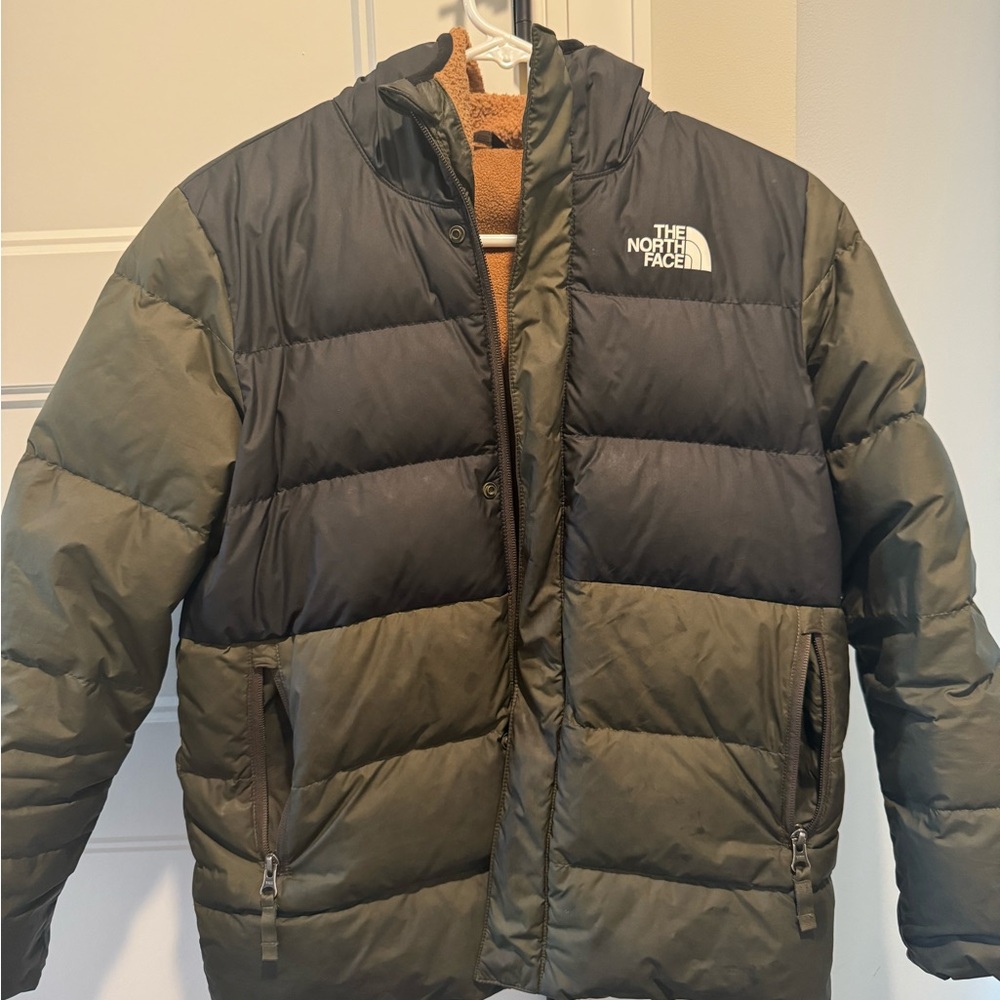 Puffer Jacket in Black with Hooded